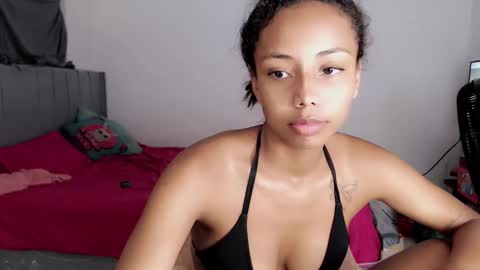 Snapshot of linda_brown_1 chatting on 01/15/26, 02:27 linda brown online show from 01/15/26, 02:27