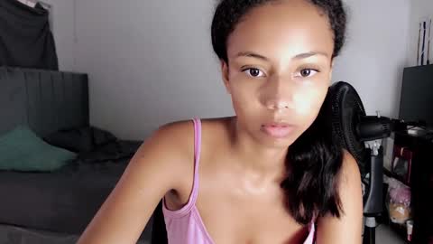 Snapshot of linda_brown_1 chatting on 02/10/26, 01:04 linda brown online show from 02/10/26, 01:04