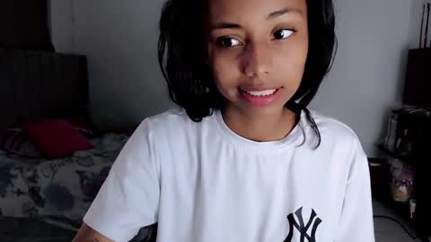 Snapshot of linda_brown_1 chatting on 02/13/26, 01:29 linda brown online show from 02/13/26, 01:29