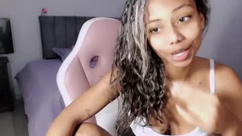 Snapshot of linda_brown_1 chatting on 04/27/26, 10:57 linda brown online show from 04/27/26, 10:57