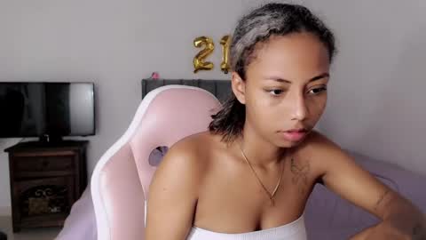 Snapshot of linda_brown_1 chatting on 05/12/26, 12:35 linda brown online show from 05/12/26, 12:35