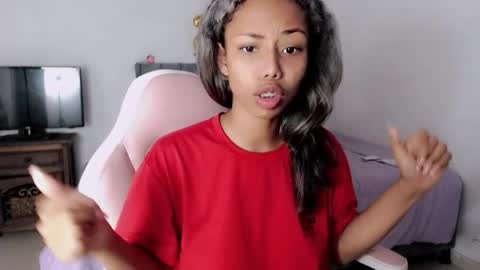 Snapshot of linda_brown_1 chatting on 05/15/26, 01:07 linda brown online show from 05/15/26, 01:07
