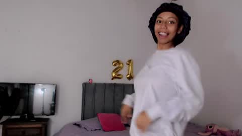 Snapshot of linda_brown_1 chatting on 06/05/26, 12:22 linda brown online show from 06/05/26, 12:22