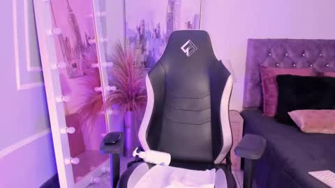 linda_caroline online show from 02/13/25, 11:47