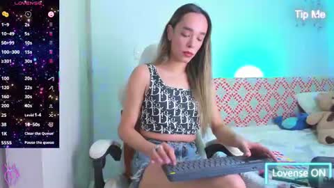 Linda online show from 06/26/26, 05:01