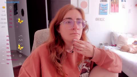 Giggles  online show from 01/08/25, 04:44