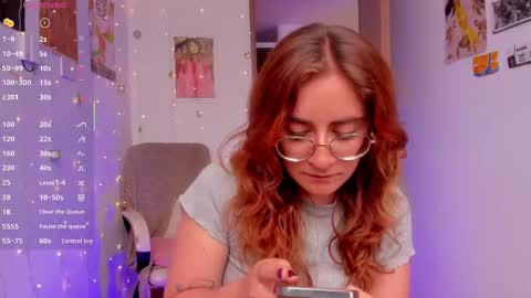 Snapshot of linda_giggle chatting on 09/19/25, 02:29 Giggles online show from 09/19/25, 02:29