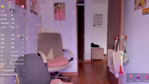 Snapshot of linda_giggle chatting on 09/24/25, 02:09 Giggles online show from 09/24/25, 02:09