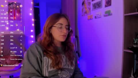 Snapshot of linda_giggle chatting on 10/01/25, 03:01 Giggles online show from 10/01/25, 03:01