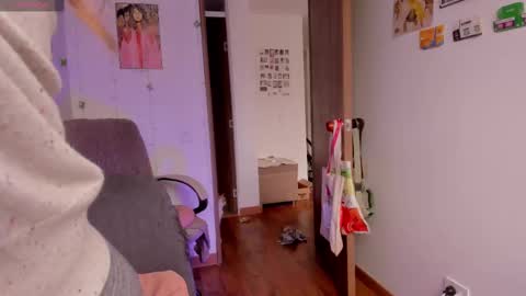 Snapshot of linda_giggle chatting on 10/02/25, 01:18 Giggles online show from 10/02/25, 01:18