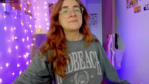 Snapshot of linda_giggle chatting on 10/05/25, 10:40 Giggles online show from 10/05/25, 10:40