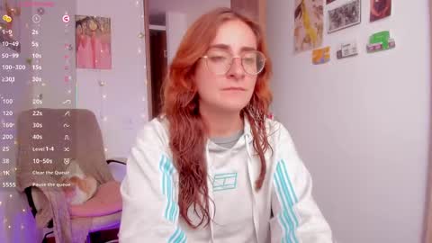 Snapshot of linda_giggle chatting on 10/08/25, 03:09 Giggles online show from 10/08/25, 03:09