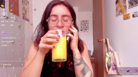 Snapshot of linda_giggle chatting on 10/15/25, 02:06 Giggles online show from 10/15/25, 02:06