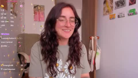 Snapshot of linda_giggle chatting on 10/29/25, 08:43 Giggles online show from 10/29/25, 08:43