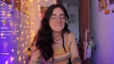 Snapshot of linda_giggle chatting on 11/05/25, 10:32 Giggles online show from 11/05/25, 10:32