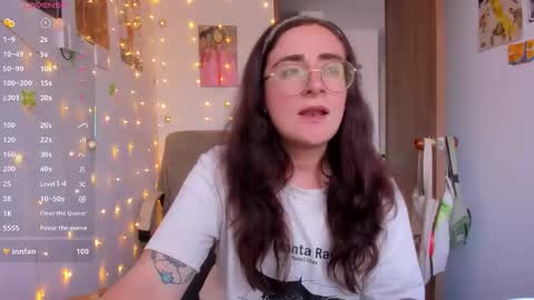 Snapshot of linda_giggle chatting on 11/07/25, 09:26 Giggles online show from 11/07/25, 09:26