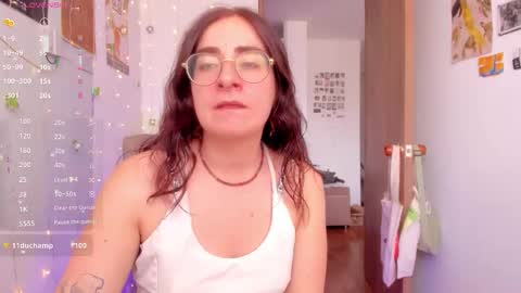 Giggles  online show from 11/12/25, 03:01