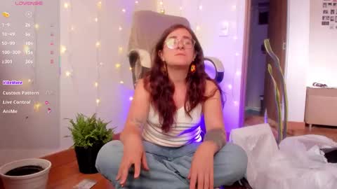 Giggles  online show from 11/19/25, 05:13
