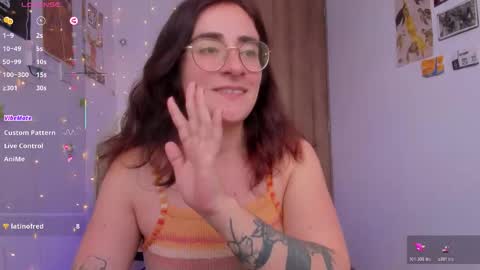 Giggles  online show from 11/25/25, 01:55