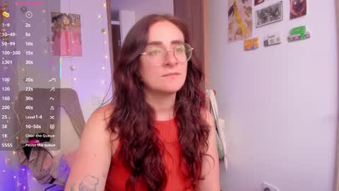Giggles  online show from 12/02/25, 05:30