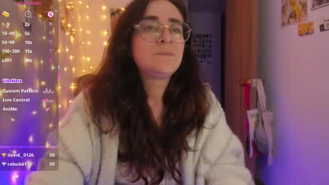 Giggles  online show from 12/05/25, 02:09