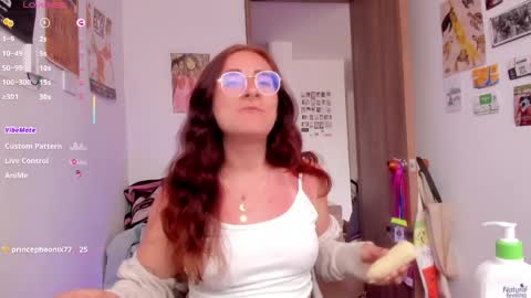 Giggles  online show from 04/10/26, 05:17