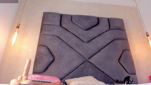 Linda Saenz online show from 01/09/25, 02:40