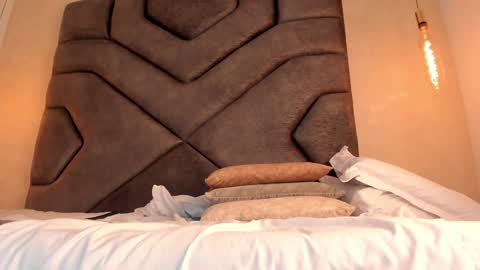 Linda Saenz online show from 01/24/25, 03:02