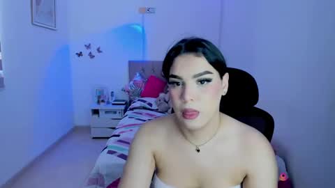 Snapshot of linda_zaam8386 chatting on 10/28/25, 07:05 online show from 10/28/25, 07:05