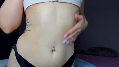 Snapshot of lindaa_rose chatting on 01/07/25, 08:31 linda Mon Tue Thu Fri Sun Sa GMT 3 1000pm - 1700pm online show from 01/07/25, 08:31