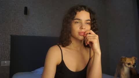 Linda online show from 06/04/26, 01:39