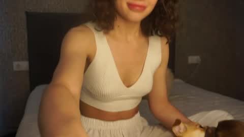 Linda online show from 06/08/26, 01:44