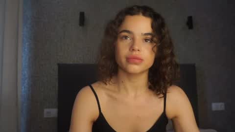 Linda online show from 06/11/26, 01:53