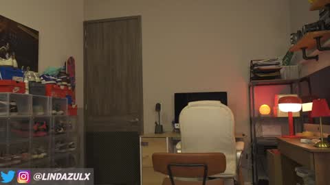 Nia  online show from 10/18/25, 01:08