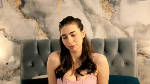 Snapshot of lindablyee chatting on 10/22/25, 06:18 lili online show from 10/22/25, 06:18