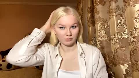 Snapshot of lindabreines chatting on 11/11/25, 12:27 Luna online show from 11/11/25, 12:27