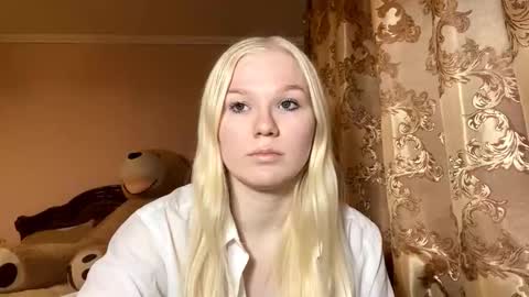 Snapshot of lindabreines chatting on 11/12/25, 11:54 Luna online show from 11/12/25, 11:54