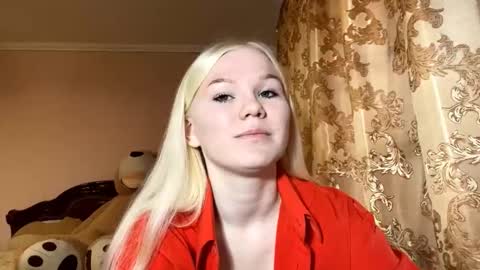 Snapshot of lindabreines chatting on 11/29/25, 09:34 Luna online show from 11/29/25, 09:34