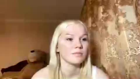 Snapshot of lindabreines chatting on 12/01/25, 10:31 Luna online show from 12/01/25, 10:31