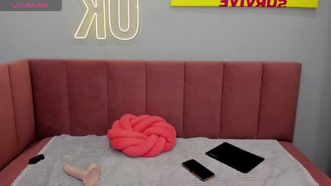 Snapshot of lindainsatiable chatting on 01/30/25, 04:27 Linda online show from 01/30/25, 04:27