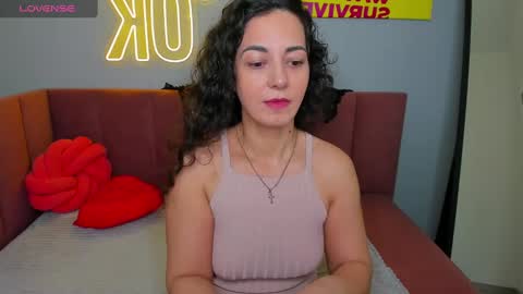 Snapshot of lindainsatiable chatting on 02/16/25, 01:36 Linda online show from 02/16/25, 01:36