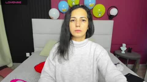 Snapshot of lindainsatiable chatting on 10/03/25, 12:51 Linda online show from 10/03/25, 12:51