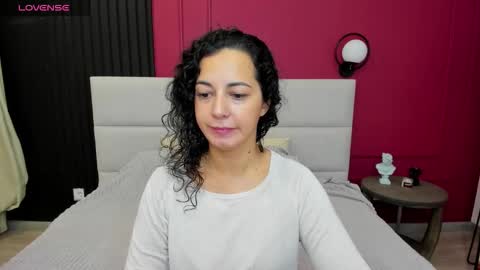 Snapshot of lindainsatiable chatting on 10/13/25, 01:27 Linda online show from 10/13/25, 01:27