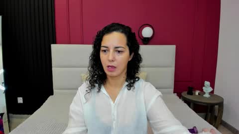 Snapshot of lindainsatiable chatting on 10/18/25, 01:41 Linda online show from 10/18/25, 01:41