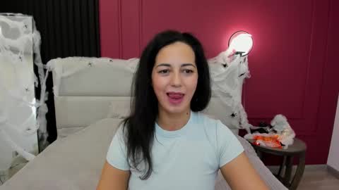 Snapshot of lindainsatiable chatting on 10/23/25, 02:00 Linda online show from 10/23/25, 02:00