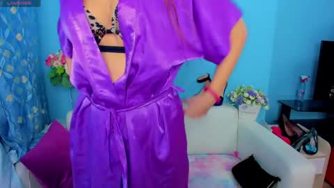 Snapshot of lindaliiii chatting on 03/27/26, 05:57 Linda online show from 03/27/26, 05:57