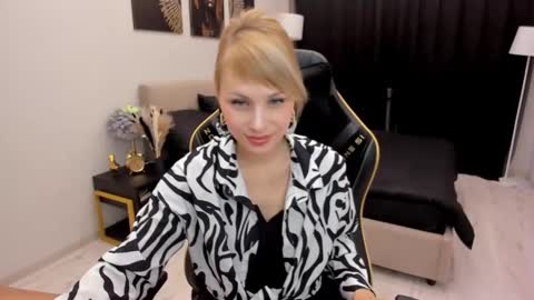 Snapshot of lindasandy chatting on 10/13/25, 06:13 lindasandy online show from 10/13/25, 06:13
