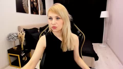 Snapshot of lindasandy chatting on 11/12/25, 10:37 lindasandy online show from 11/12/25, 10:37