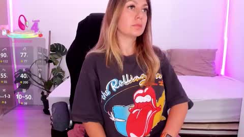 Linda  --  online show from 09/21/25, 04:08