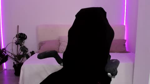 Snapshot of lindawhite_ chatting on 11/06/25, 05:03 Linda -- online show from 11/06/25, 05:03